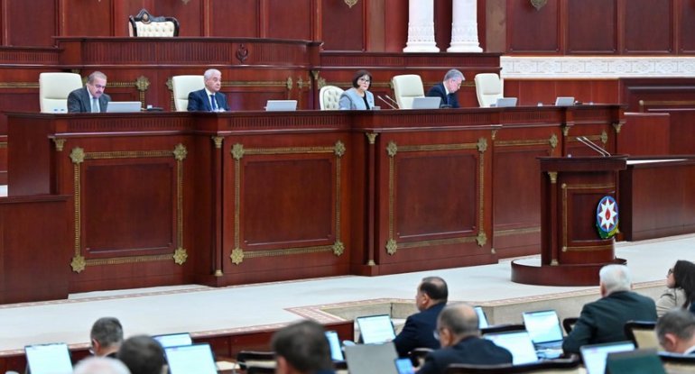 Deputat maaşlardan danışdı: Artırılmalıdır&nbsp;