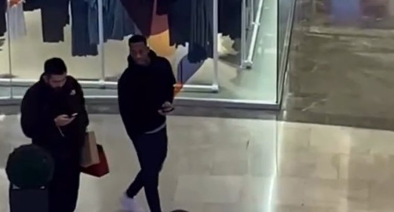 Komandası səfərdə, özü ticarət mərkəzində