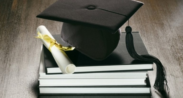 Elmlər doktorluğuna maraq niyə azalır? - Ekspert səbəbləri açıqladı