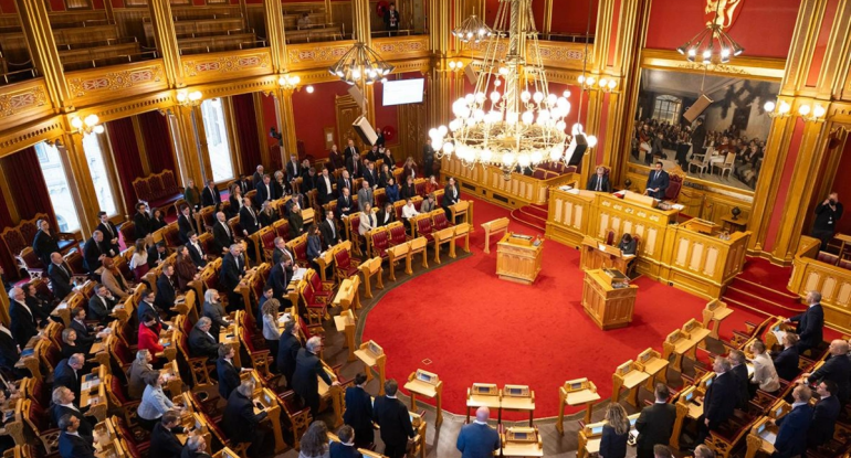 Monarxiyanın saxlanılmasına səs verdilər