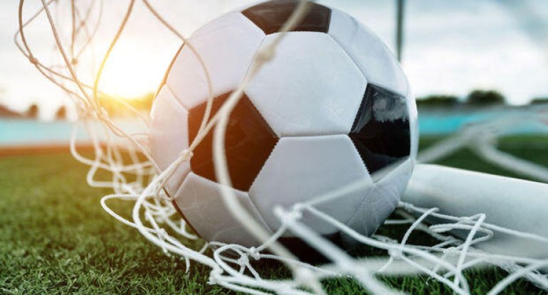 Daha bir futbol əfsanəsi karyerasını bitirməyə qərar verib