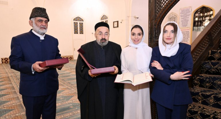 Leyla Əliyeva və Alena Əliyeva Gəncədə Şah Abbas məscidini ziyarət ediblər