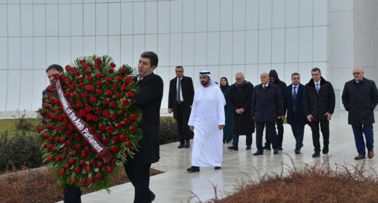 Ərəb Parlamentinin prezidenti Fəxri xiyabanı və Zəfər parkını ziyarət etdi&nbsp;- FOTOLAR