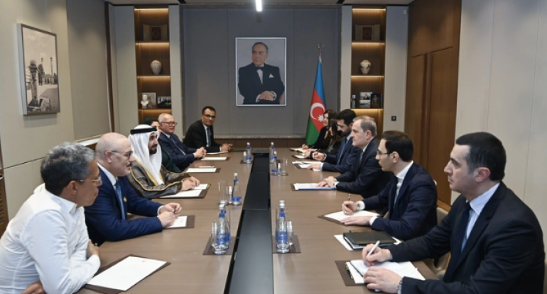 Ceyhun Bayramov Ərəb Parlamentinin prezidenti ilə Yaxın Şərqdəki vəziyyəti müzakirə edib