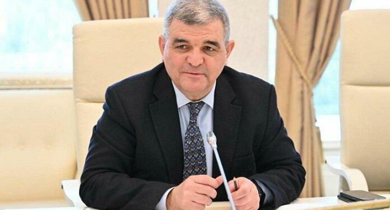 Fazil Mustafa: Bələdiyyələr qəbristanlığı idarə etmək istəmir, çünki...