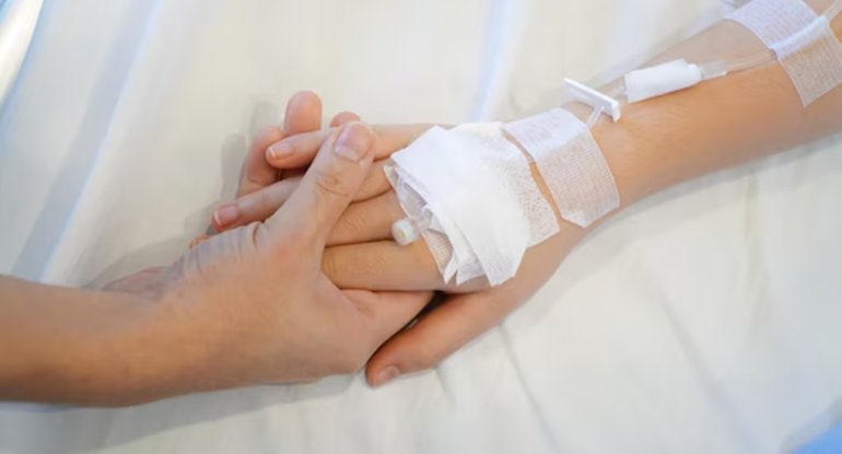 19 bıçaq xəsarəti alan azyaşlı evə buraxıldı