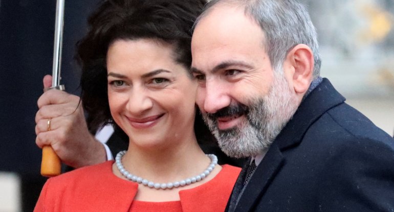 Paşinyanla arvadı "ayrıldı" - FOTO