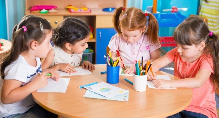 5 yaşlı uşaqlara 2-ci sinif proqramı: Erkən inkişaf, yoxsa erkən təzyiq?