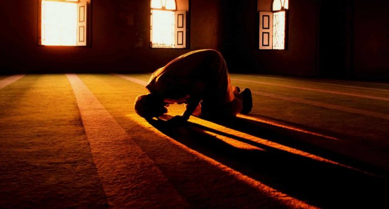 Namaz qılmayan şəxs oruc tuta bilərmi?