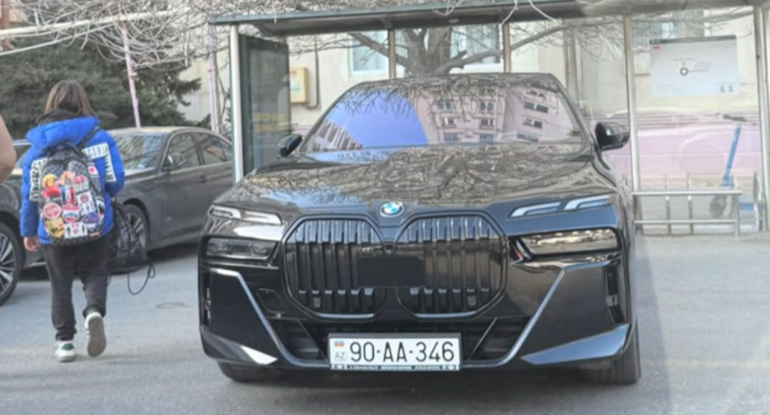 Dayanacaqda saxlayan &ldquo;BMW&rdquo; sürücüsü cəzalandırıldı