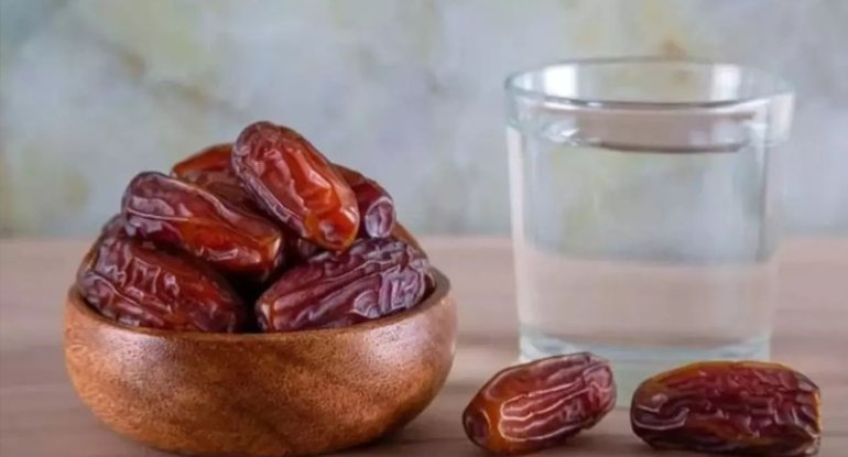 İmsak vaxtı azan oxunarkən su içmək orucu pozur?
