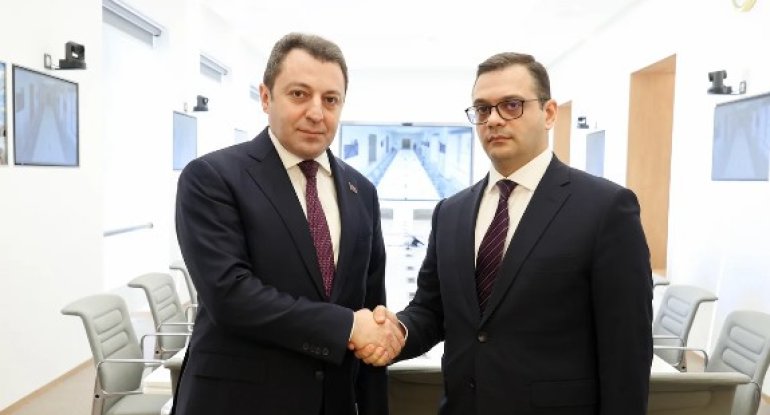 Azərbaycan və Ermənistan rəsmiləri Cenevrədə masa arxasında | FOTO