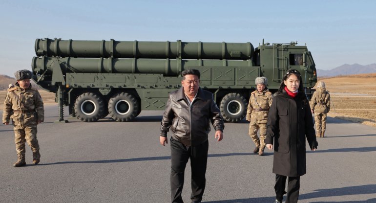 Kim Çen In nüvə silahını 13 yaşlı qızına həvalə edib - Generallara tapşırıqlar verir