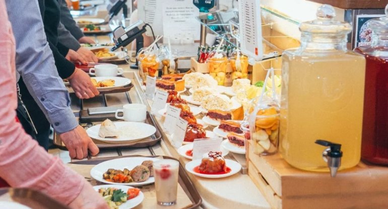 Azərbaycanda yanvarda restoranlara 200 milyondan çox xərclənib