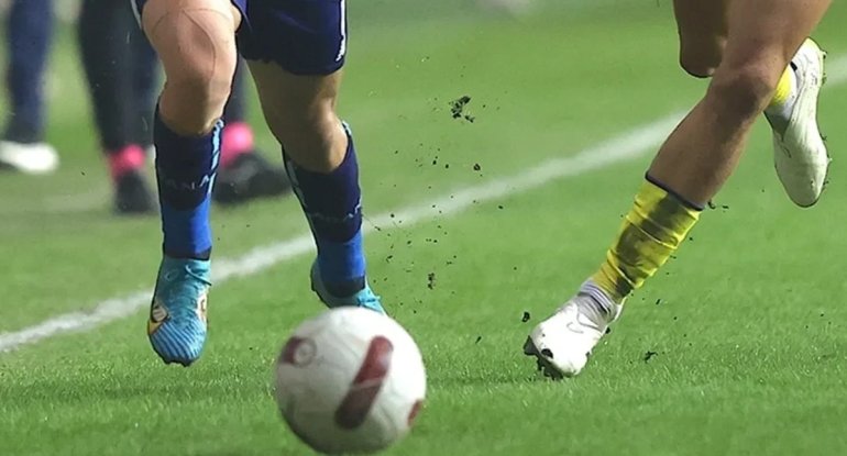 Müsəlman futbolçulara görə özünü zədələnmiş kimi göstərdi - FOTO