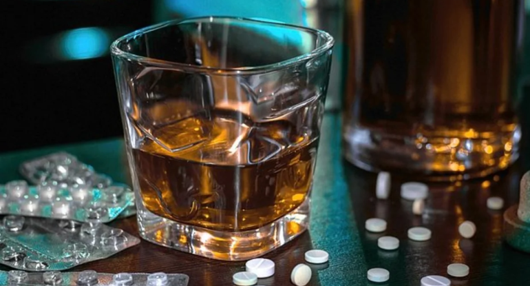Sağlamlıq üçün gizli bomba: Alkoqol və dərman bir arada