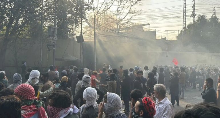 İslamabadda ara qarışdı: minlərlə insan küçələrə axışdı