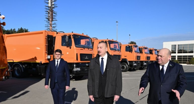 Prezident məişət tullantıları daşıyan texnikalarla tanış oldu -&nbsp;FOTOLAR