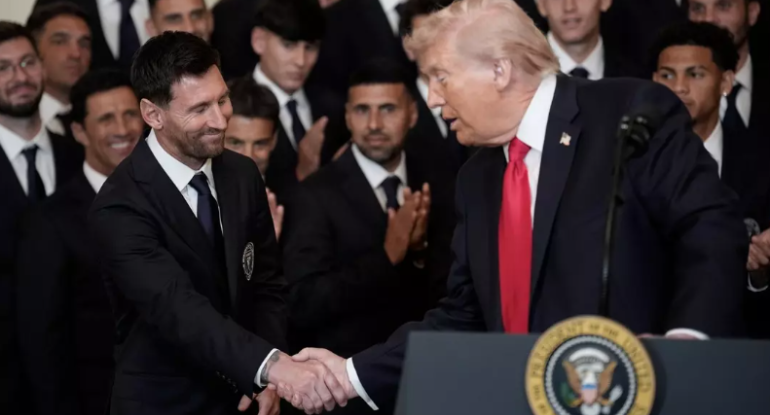 Tramp Ağ Evdə Messi ilə görüşdü: Oğlum sizə fanatlıq edir - FOTOLAR