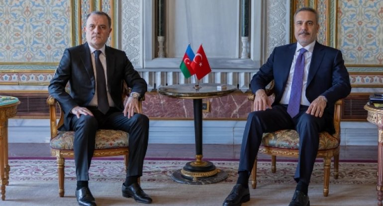 Azərbaycan və Türkiyə XİN başçıları İstanbulda görüşüb