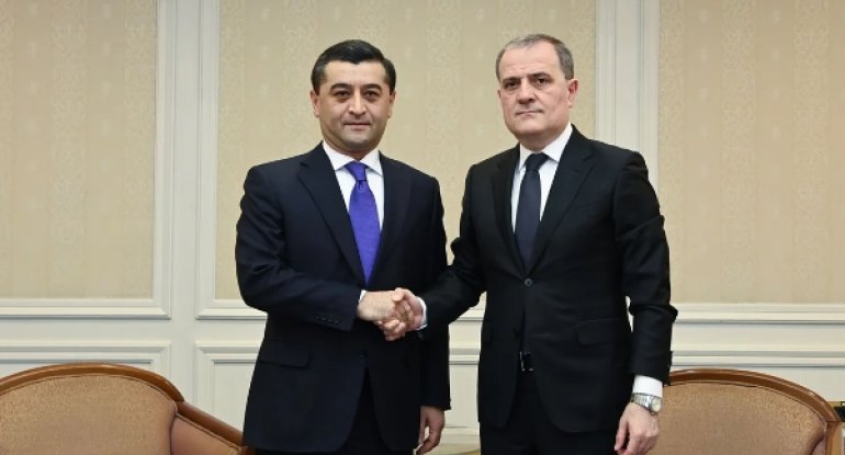 Ceyhun Bayramov özbəkistanlı həmkarı ilə Yaxın Şərqdəki hərbi eskalasiyanı müzakirə edib