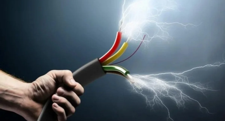 Masazırda qadın elektrik cərəyanı vurması nəticəsində ölüb