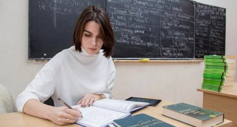 Rus təbliğatı aparan müəllimlər diplomsuz qala bilər - Bu ölkədə