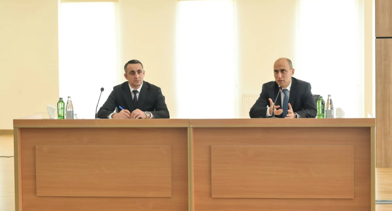 Emin Əmrullayev müəllimlərlə görüşdü