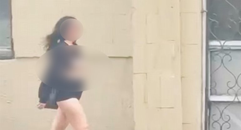 Bakıda yarıçılpaq gəzən qadın xəstəxanaya yerləşdirildi - Video