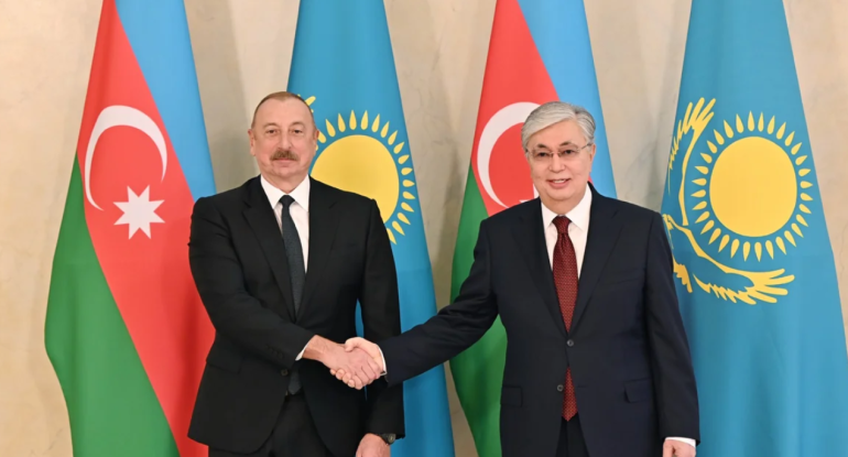 İlham Əliyev Tokayevi Qazaxıstanda referendumun başa çatması münasibətilə təbrik edib