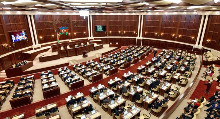 Deputat qanun layihəsinin əleyhinə çıxdı