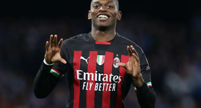 Leao "Milan"dan gedir: Portuqaliyalı vingerin aqressiv davranışı baha başa gəldi