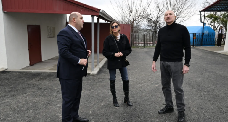 İlham Əliyev Xocavəndin Xanoba kəndində fərdi evlər və infrastrukturun bərpası işləri ilə tanış olub - YENİLƏNİB