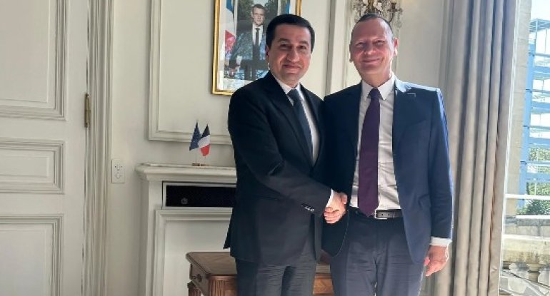 Hikmət Hacıyev Parisdə Makronun müşaviri ilə ikitərəfli əlaqələri müzakirə edib