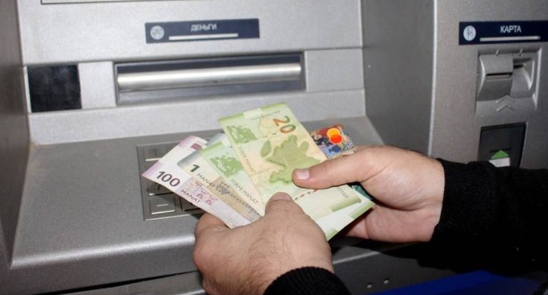 Sumqayıtda təqaüdçü qadının bank kartını taladılar