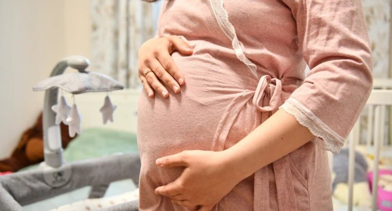 Nazirlikdən şok açıqlama: Qadınlar bu yaşda ana olmalıdır