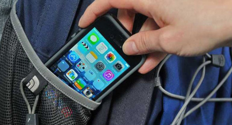 Bakıda restoranda oğurluq - Ofisiant müştərinin və həmkarının telefonunu oğurladı