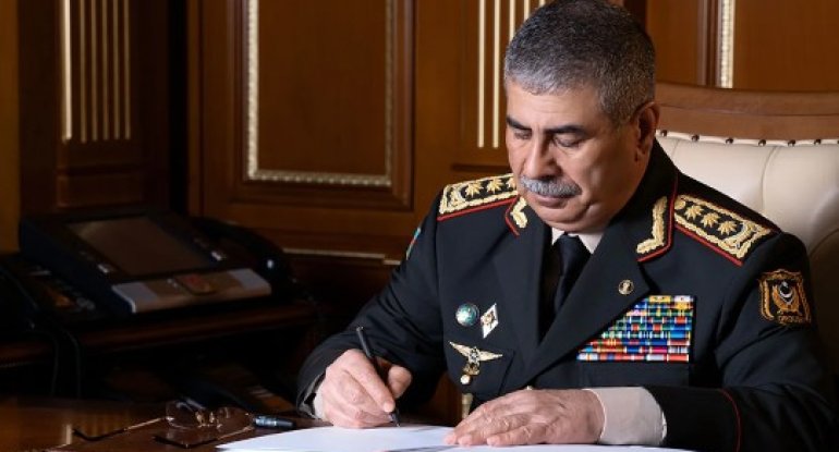 Azərbaycanın müdafiə naziri Türkiyə və Qətərə başsağlığı verib