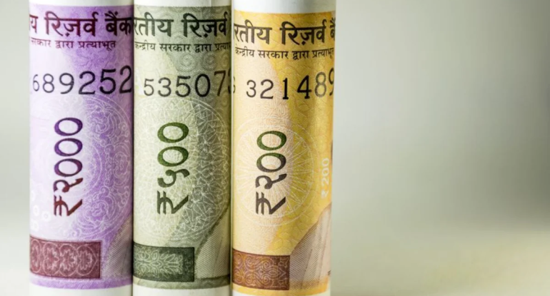 Hindistan rupisi rekord səviyyədə ucuzlaşıb