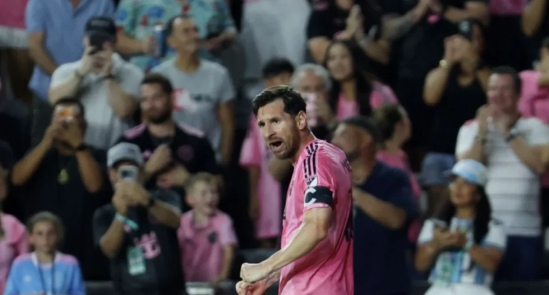 Messi Peleni qabaqladı - VİDEO