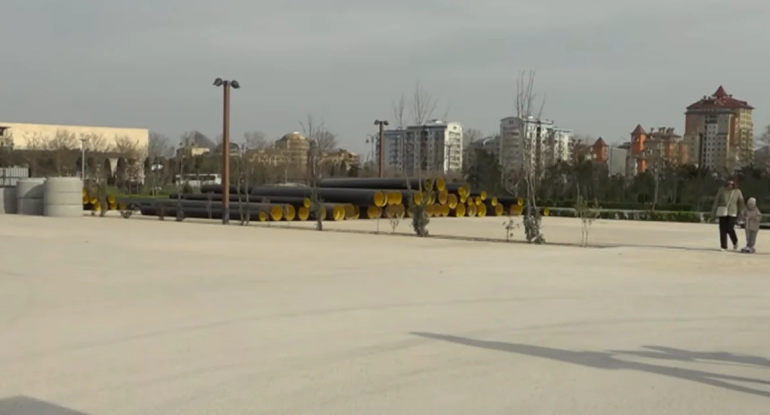 Bakıda parkın ərazisi niyə hasarlanıb? - VİDEO