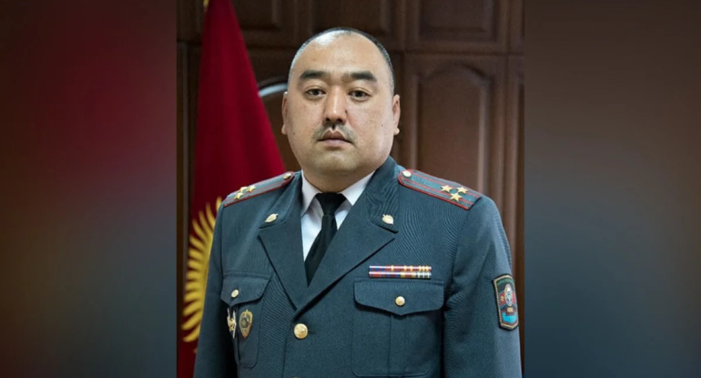Nazir ictimai yerdə siqaret çəkdiyinə görə cərimələndi