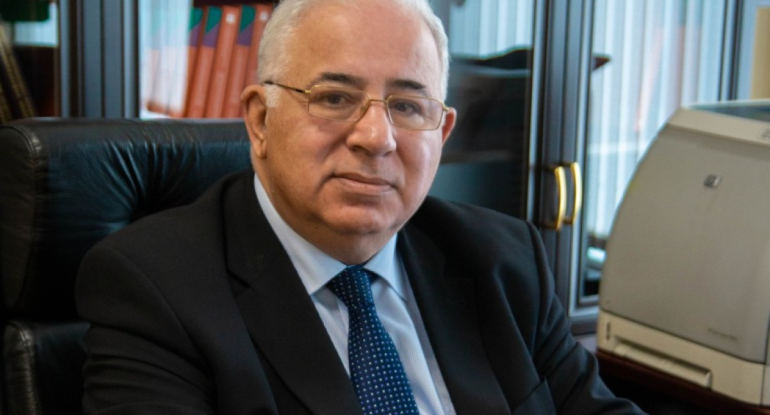 Putin azərbaycanlı alimi təltif edib