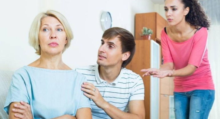 &ldquo;Mama uşağı&rdquo; PROBLEMİ - Qayınananızla necə davranmalısınız?