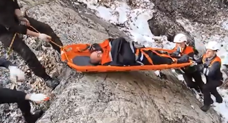Qəbələdə şəlalənin yanında yıxılaraq yaralandı