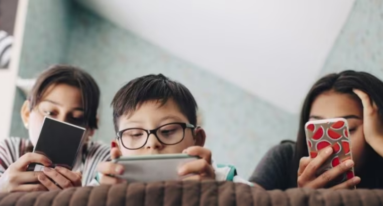 Uşaqların telefon asılılığının qarşısını necə almaq olar?