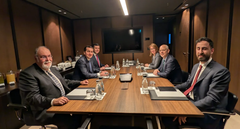 Hikmət Hacıyev Ərdoğanın baş müşaviri ilə regional təhlükəsizliyi müzakirə edib