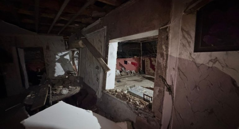 Şirvanda yaşayış evində partlayış baş verib, xəsarət alan var - FOTO