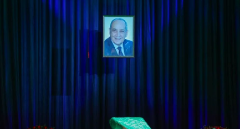 İlham Əliyev və Mehriban Əliyeva Rasim Balayevlə vida mərasiminə əklil göndəriblər