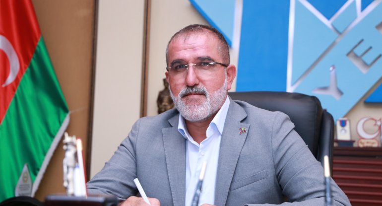 Rauf Arifoğlu yayılan fotolarından danışdı - FOTO